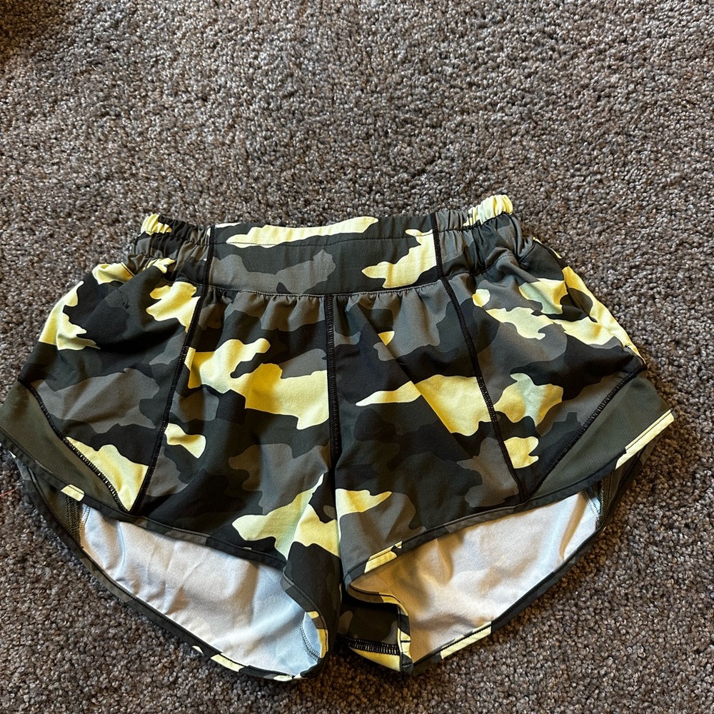 camo hotty hots size 4 2.5